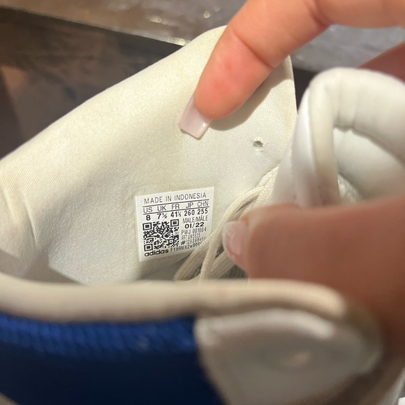 Worn a couple times size 8 mens adidas form runner - Picture 3 of 3